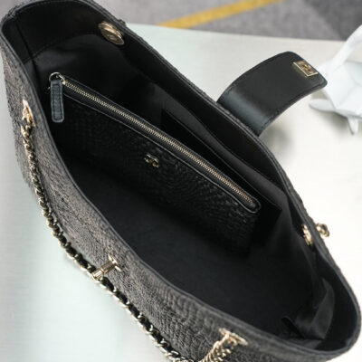 imgHD_f0893979_20260522_cmp_i1779441446339_9026_0_7_jpg CHANEL 25S SHOULDER BAG 32 IN BLACK RAFFIA AND CALFSKIN GOLD HARDWARE