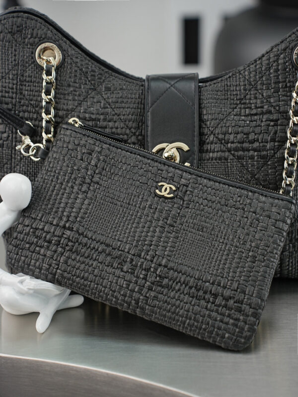 imgHD_f0893979_20260522_cmp_i1779441448885_2631_0_8_jpg CHANEL 25S SHOULDER BAG 32 IN BLACK RAFFIA AND CALFSKIN GOLD HARDWARE