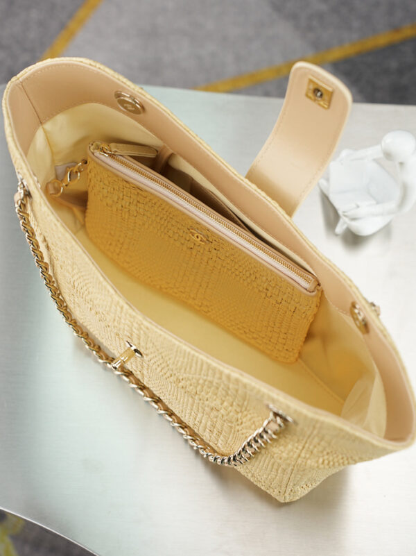 imgHD_f0893979_20260522_cmp_i1779441483614_5165_0_8_jpg CHANEL 25S SHOULDER BAG 32 IN NATURAL RAFFIA AND CALFSKIN GOLD HARDWARE
