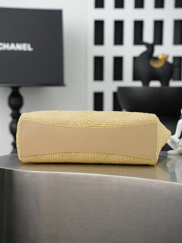 imgHD_f0893979_20260522_cmp_i1779441488448_1378_0_3_jpg CHANEL 25S SHOULDER BAG 32 IN NATURAL RAFFIA AND CALFSKIN GOLD HARDWARE