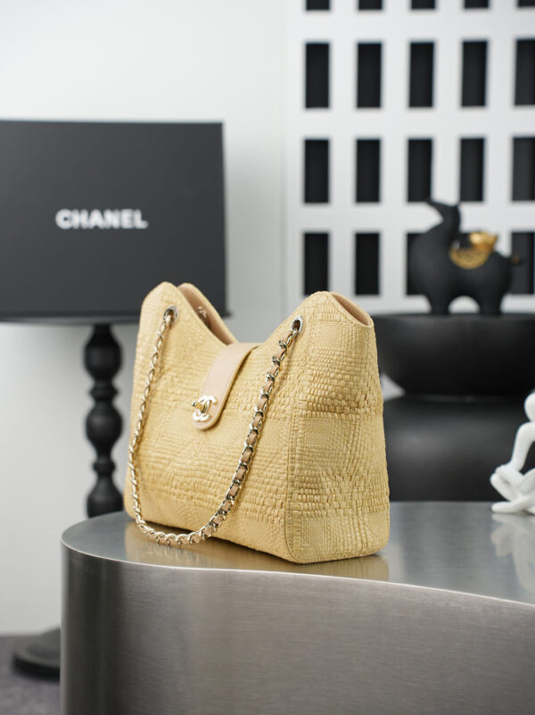 imgHD_f0893979_20260522_cmp_i1779441488449_5948_0_1_jpg CHANEL 25S SHOULDER BAG 32 IN NATURAL RAFFIA AND CALFSKIN GOLD HARDWARE
