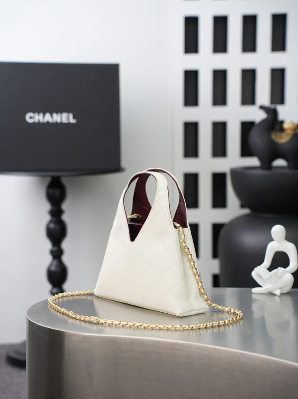 CHANEL 26S SHOPPING BAG MEDIUM 23 IN IVORY WHITE LAMBSKIN GOLD HARDWARE