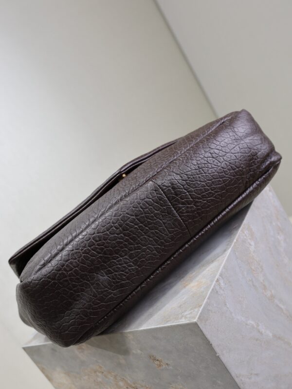 YSL 25S CALYPSO GM 38 IN DARK CHOCOLATE CALFSKIN GOLD HARDWARE