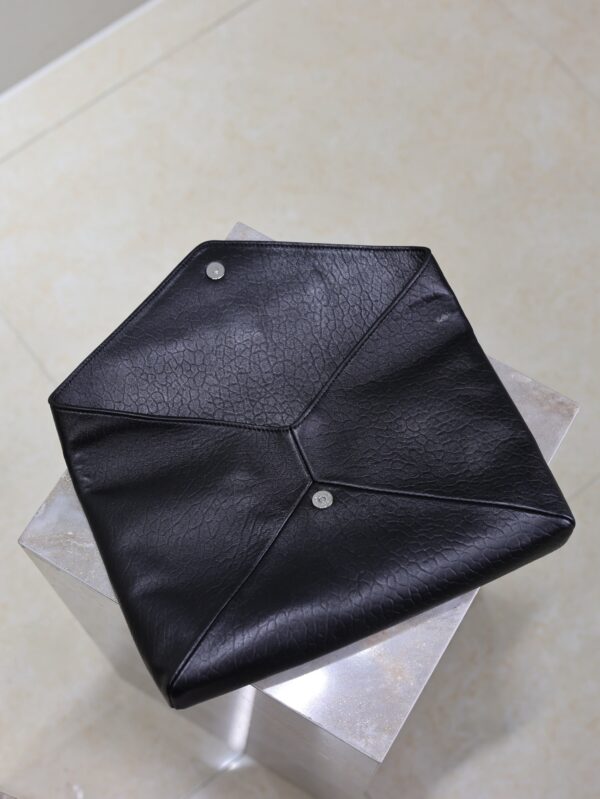 YSL 25S CASSANDRE LARGE ENVELOPE POUCH 29 IN BLACK CALFSKIN GRAY HARDWRE