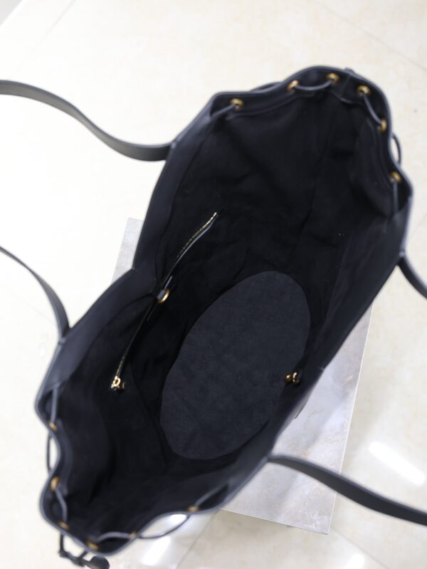 YSL 25S Y LARGE HOBO 50 IN BLACK CALFSKIN GOLD HARDWARE