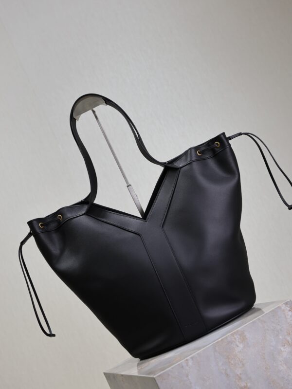 YSL 25S Y LARGE HOBO 50 IN BLACK CALFSKIN GOLD HARDWARE