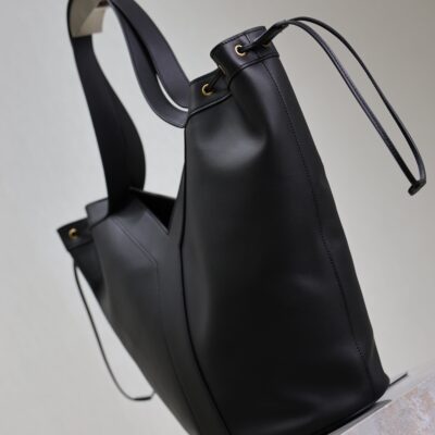 YSL 25S Y LARGE HOBO 50 IN BLACK CALFSKIN GOLD HARDWARE