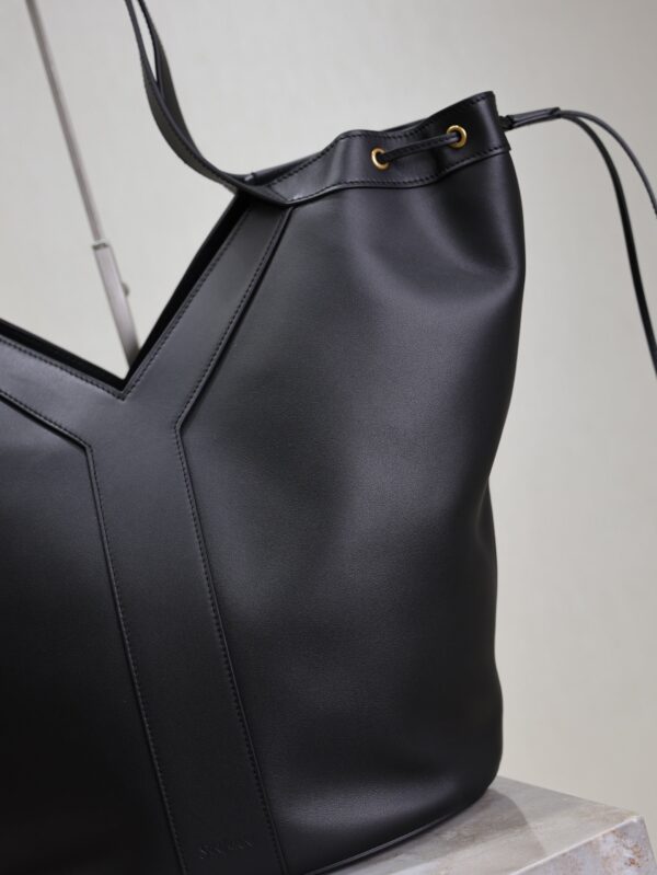 YSL 25S Y LARGE HOBO 50 IN BLACK CALFSKIN GOLD HARDWARE