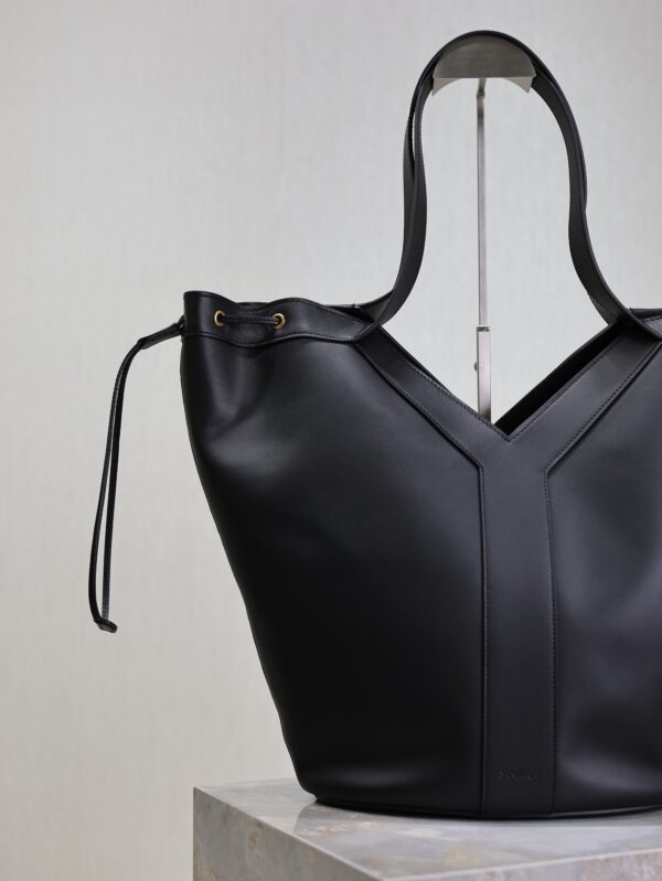 YSL 25S Y LARGE HOBO 50 IN BLACK CALFSKIN GOLD HARDWARE