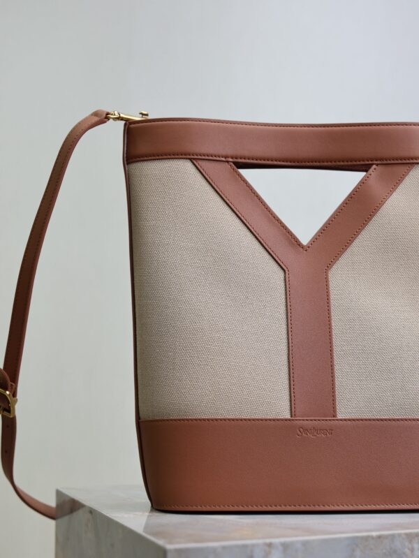YSL 25S Y SMALL BUCKET 29 IN DESERT DUST AND BRICK CANVAS GOLD HARDWRE