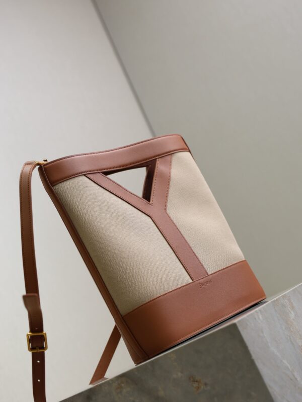 YSL 25S Y SMALL BUCKET 29 IN DESERT DUST AND BRICK CANVAS GOLD HARDWRE