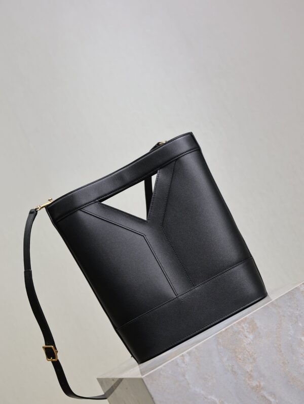 imgHD_f8c0bdc9_20250703_i1751528081291_8890_0_1_jpg YSL 25S Y SMALL BUCKET 29 IN BLACK CALFSKIN GOLD HARDWRE