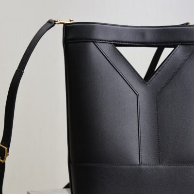imgHD_f8c0bdc9_20250703_i1751528081688_7576_0_4_jpg YSL 25S Y SMALL BUCKET 29 IN BLACK CALFSKIN GOLD HARDWRE
