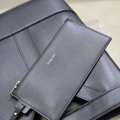 YSL 25S Y SMALL BUCKET 29 IN BLACK CALFSKIN GOLD HARDWARE