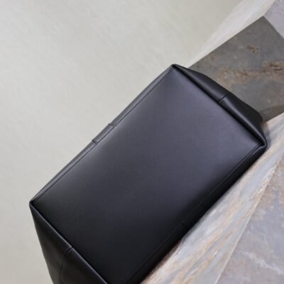 YSL 25S Y TOTE 50 IN BLACK CALFSKIN GOLD HARDWARE
