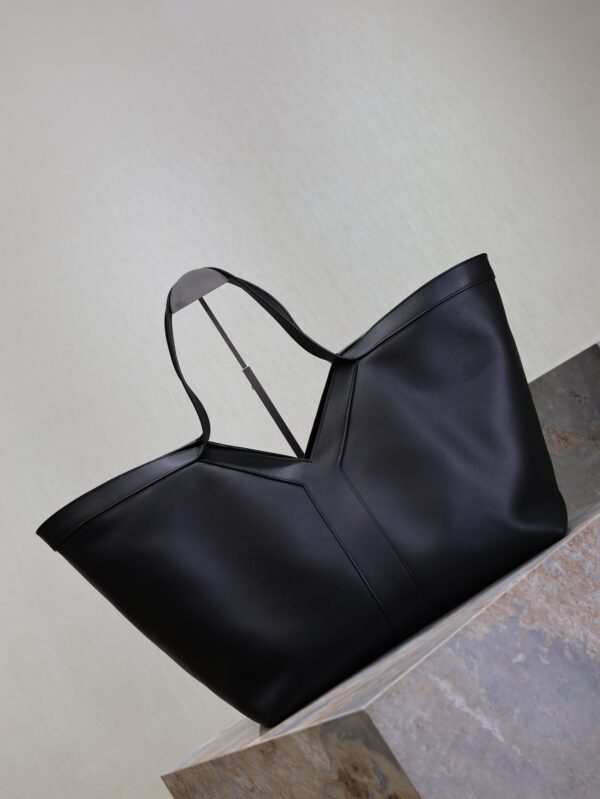 YSL 25S Y TOTE 50 IN BLACK CALFSKIN GOLD HARDWARE