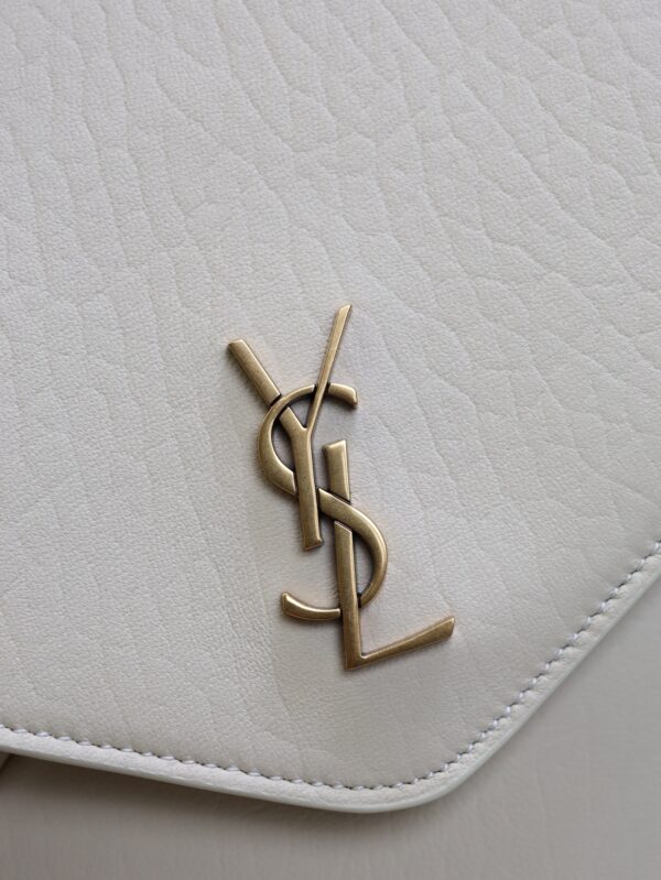YSL 25S CASSANDRE ENVELOPE MESSENGER 35 IN BLANC VINTAGE LAMBSKIN GOLD HARDWARE
