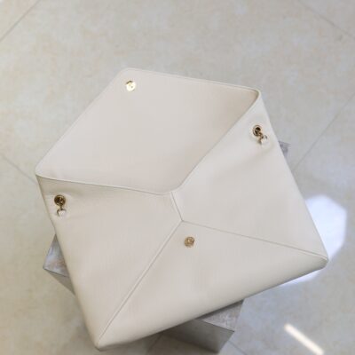 YSL 25S CASSANDRE ENVELOPE MESSENGER 35 IN BLANC VINTAGE LAMBSKIN GOLD HARDWARE