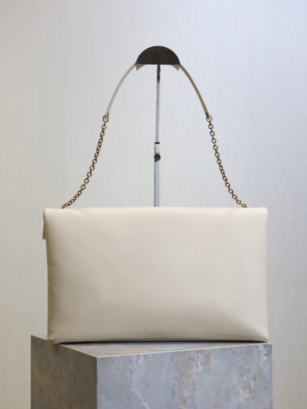YSL 25S CASSANDRE ENVELOPE MESSENGER 35 IN BLANC VINTAGE LAMBSKIN GOLD HARDWRE