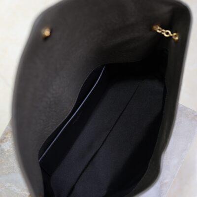 YSL 25S CASSANDRE ENVELOPE MESSENGER 35 IN LIGHT MUSK LAMBSKIN GOLD HARDWARE