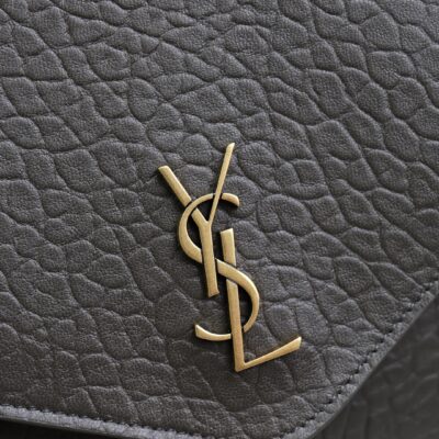 YSL 25S CASSANDRE ENVELOPE MESSENGER 35 IN LIGHT MUSK LAMBSKIN GOLD HARDWARE
