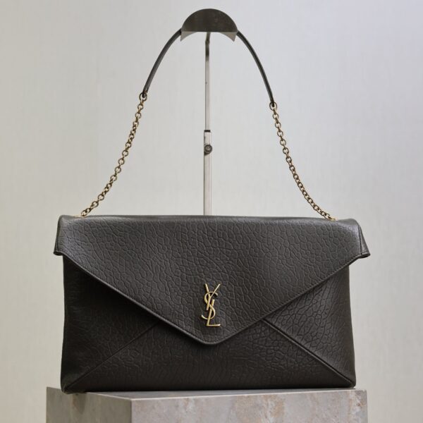 YSL 25S CASSANDRE ENVELOPE MESSENGER 35 IN LIGHT MUSK LAMBSKIN GOLD HARDWRE