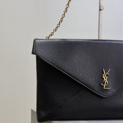 YSL 25S CASSANDRE ENVELOPE MESSENGER 35 IN BLACK LAMBSKIN GOLD HARDWARE