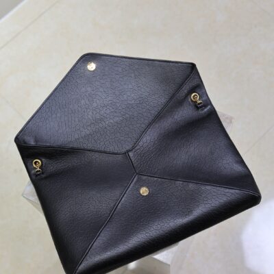 YSL 25S CASSANDRE ENVELOPE MESSENGER 35 IN BLACK LAMBSKIN GOLD HARDWRE