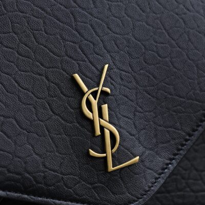 YSL 25S CASSANDRE ENVELOPE MESSENGER 35 IN BLACK LAMBSKIN GOLD HARDWARE