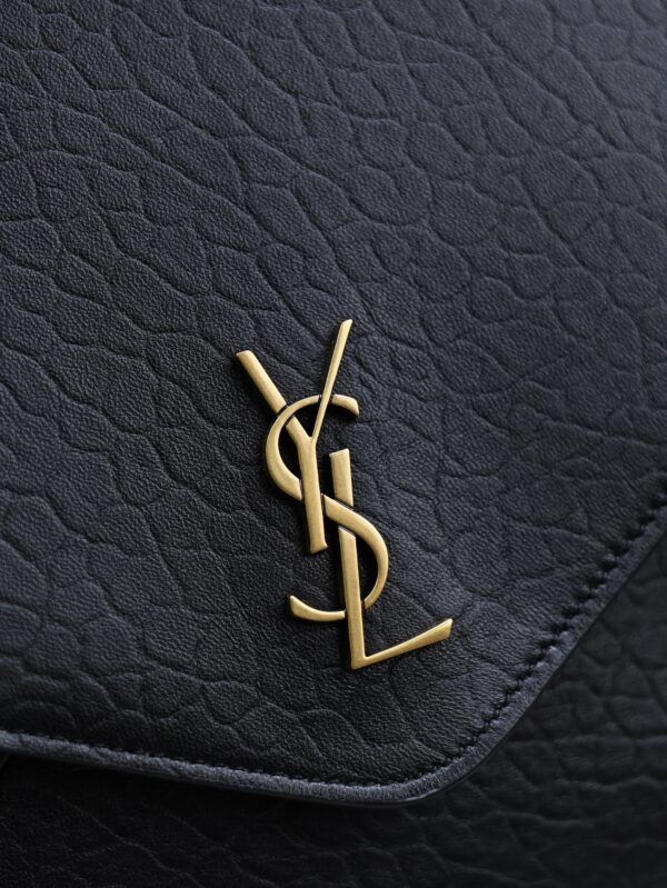 YSL 25S CASSANDRE ENVELOPE MESSENGER 35 IN BLACK LAMBSKIN GOLD HARDWARE