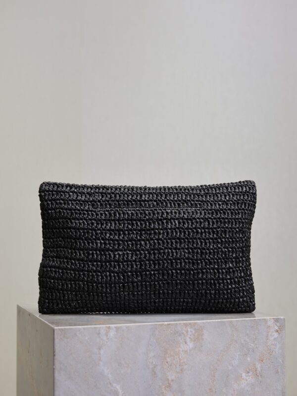 YSL 25S CASSANDRE LARGE ENVELOPE POUCH 29 IN BLACK RAFFIA GOLD HARDWARE