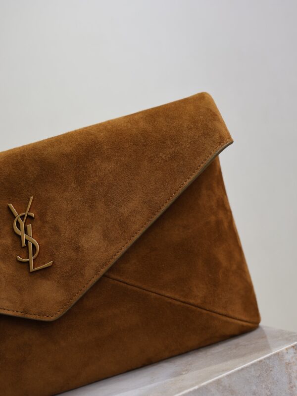 YSL 25S CASSANDRE LARGE ENVELOPE POUCH 29 IN BURNT UMBER SUEDE GOLD HARDWRE