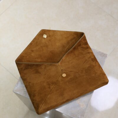 YSL 25S CASSANDRE LARGE ENVELOPE POUCH 29 IN BURNT UMBER SUEDE GOLD HARDWRE