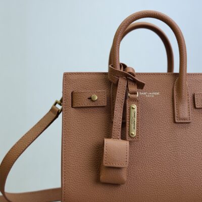 YSL 25S SAC DE JOUR MM 26 IN CHESTNUT BROWN SUPPLE GRAINED CALFSKIN