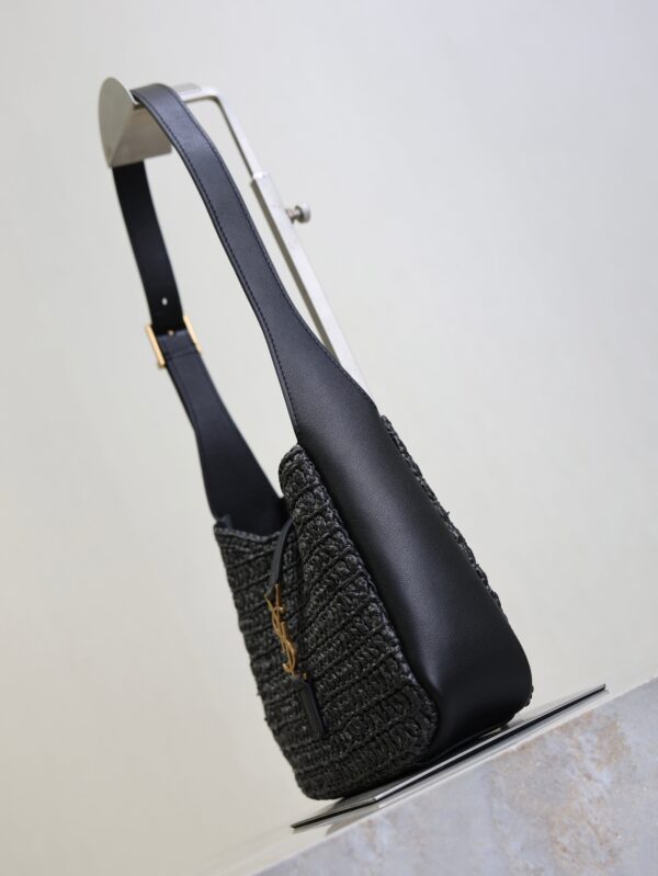 imgHD_f8c0bdc9_20250824_i1756022635225_8262_0_3_jpg YSL 25S LE 5 À 7 SUPPLE SMALL 16 IN BLACK RAFFIA AND LEATHER GOLD HARDWRE