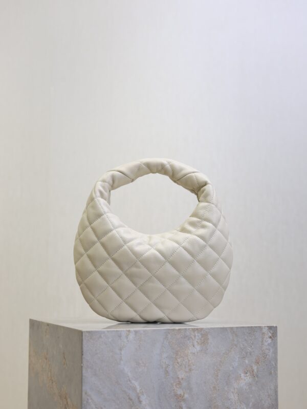 YSL 25S ICARINO 17 IN WHITE QUILTED CALFSKIN GOLD HARDWARE