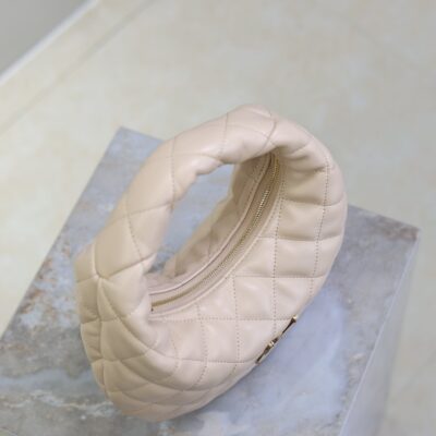 YSL 25S ICARINO 17 IN BEIGE QUILTED CALFSKIN GOLD HARDWARE
