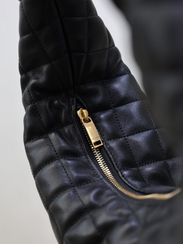 YSL 25S ICARE HOBO 44 IN BLACK QUILTED CALFSKIN GOLD HARDWARE
