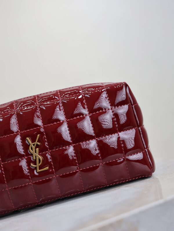 YSL 25S CASSANDRE MATELASSÉ CARRÉ POUCH ON CHAIN 18 IN DARK RED WINE SHINY CALFSKIN