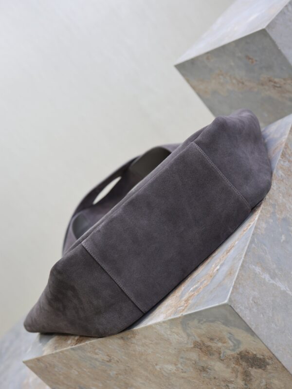 imgHD_f8c0bdc9_20250903_i1756883666556_633_0_8_jpg YSL 25S LE 5 À 7 BEA 50 IN DARK GRAY SUEDE GOLD HARDWRE