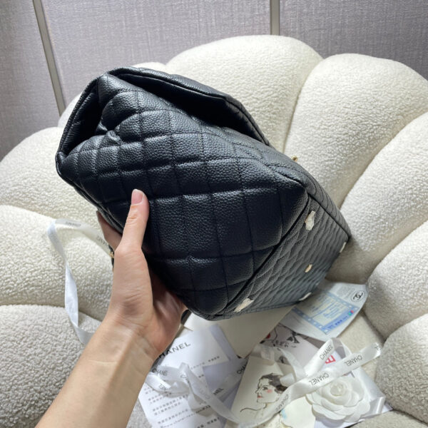 img_0a644df0_20241116_i1731763528_6106_6_jpg CHANEL 26S FLAP BAG 46 IN BLACK CAVIAR CALFSKIN WITH GOLD HARDWARE