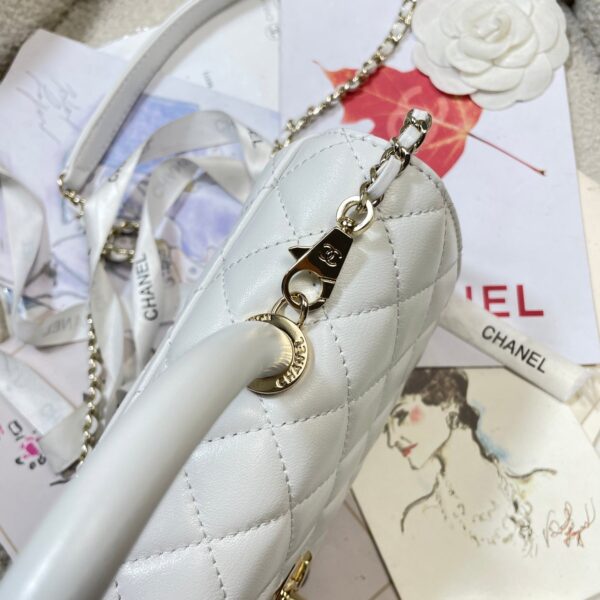 img_0a644df0_20260519_i1779124121111_5527_0_6_jpg CHANEL 26S COCO HANDLE BAG 32 IN WHITE LAMBSKIN GOLD HARDWARE
