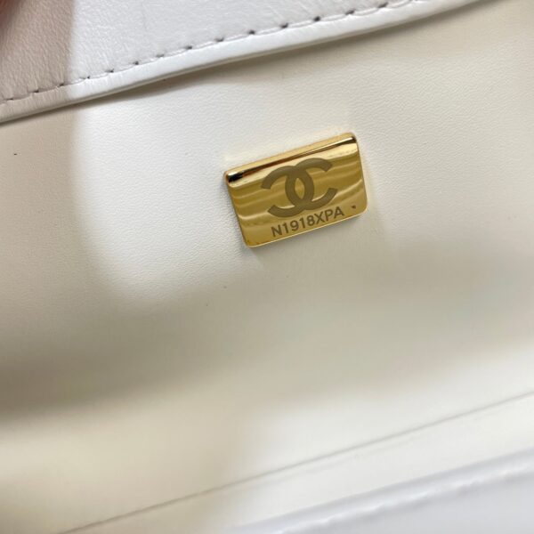 img_0a644df0_20260519_i1779124122925_3590_0_8_jpg CHANEL 26S COCO HANDLE BAG 32 IN WHITE LAMBSKIN GOLD HARDWARE