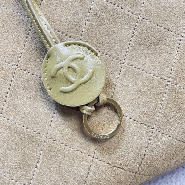 CHANEL 26S TOP HANDLE BAG MEDIUM 35 IN LIGHT BROWN QUILTED SUEDE AND CALFSKIN GOLD HARDWARE