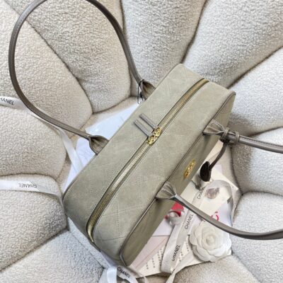 img_0a644df0_20260520_i1779252648701_5485_0_6_jpg CHANEL 26S TOP HANDLE BAG MEDIUM 35 IN LIGHT OLIVE GREEN QUILTED SUEDE AND CALFSKIN GOLD HARDWARE