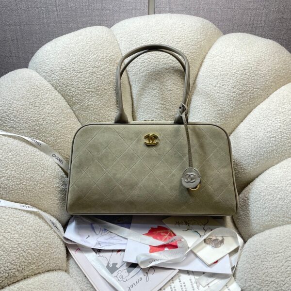 img_0a644df0_20260520_i1779252653881_9399_0_0_jpg CHANEL 26S TOP HANDLE BAG MEDIUM 35 IN LIGHT OLIVE GREEN QUILTED SUEDE AND CALFSKIN GOLD HARDWARE