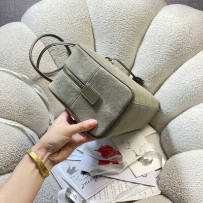 img_0a644df0_20260520_i1779252653896_9493_0_2_jpg CHANEL 26S TOP HANDLE BAG MEDIUM 35 IN LIGHT OLIVE GREEN QUILTED SUEDE AND CALFSKIN GOLD HARDWARE