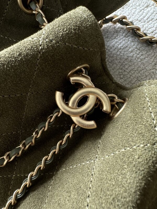 img_0b9f920c_20251024_i1761282667_599_8_jpg CHANEL 25S HOBO BAG 30 IN MOSS GREEN SUEDE WITH GOLD HARDWARE
