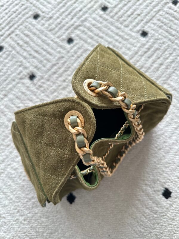 img_0b9f920c_20251024_i1761282667_6113_2_jpg CHANEL 25S HOBO BAG 30 IN MOSS GREEN SUEDE WITH GOLD HARDWARE