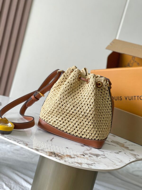 img_1578ca1d_20240730_a1722277874890_7665_jpg NOÉ PURSE 24 IN BEIGE CROCHETED RAFFIA AND BROWN CALFSKIN TRIM